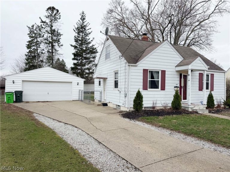 832 Valley Boulevard, North Canton, OH - Photo 2