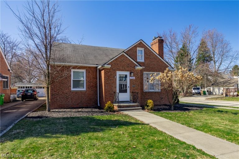 1560 Holmden Road, South Euclid, OH - Photo 2