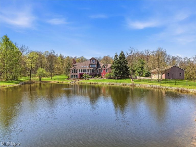 1803 Whisper Bluff Trail, Hinckley, OH, 44233