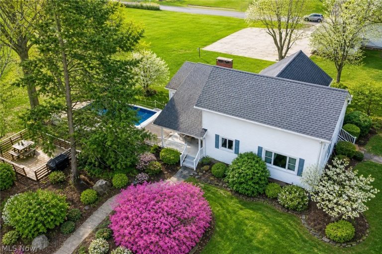 3572 Wilson Sharpsville Road, Cortland, OH - Photo 8