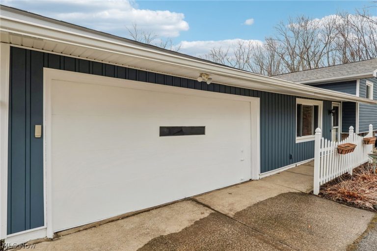 140 Parkhall Drive, Painesville Twp, OH - Photo 8
