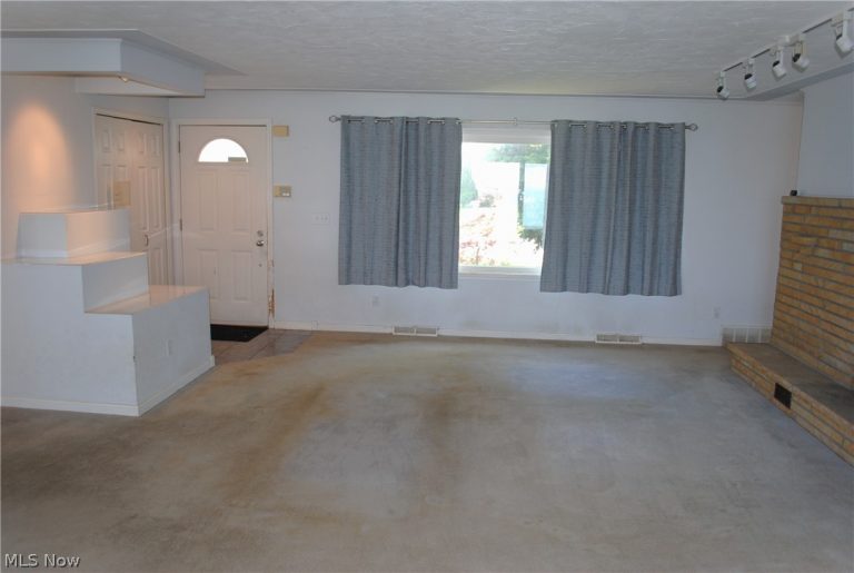 2025 Erie Avenue, Lorain, OH - Photo 4