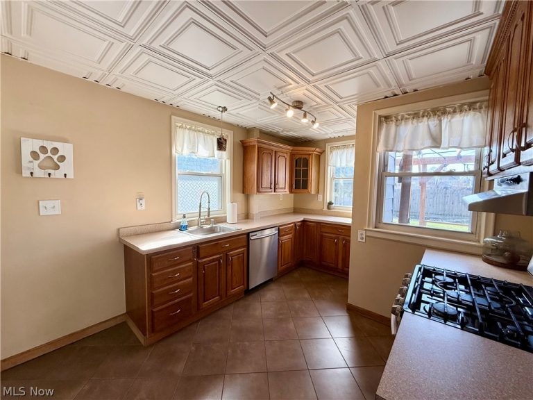 14931 Lakewood Heights Boulevard, Lakewood, OH - Photo 8