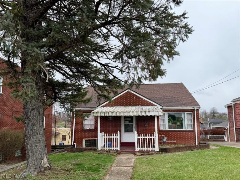 2410 Sunset Boulevard, Steubenville, OH - Photo 2