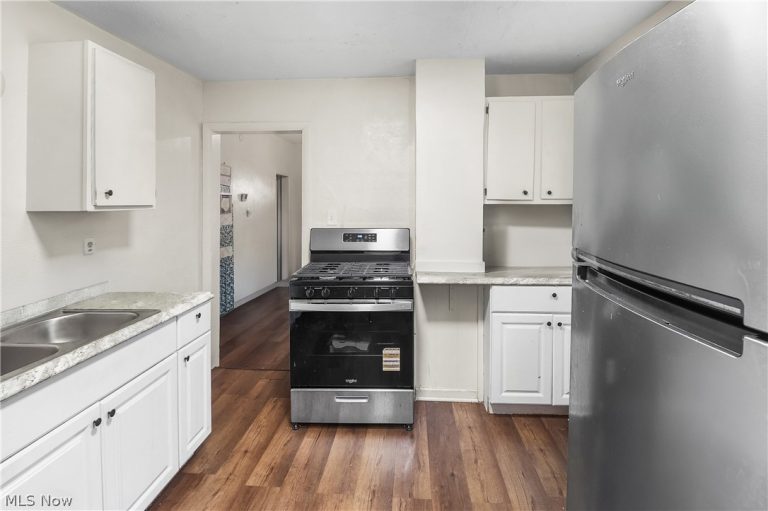 505 Brown Street, Akron, OH - Photo 2