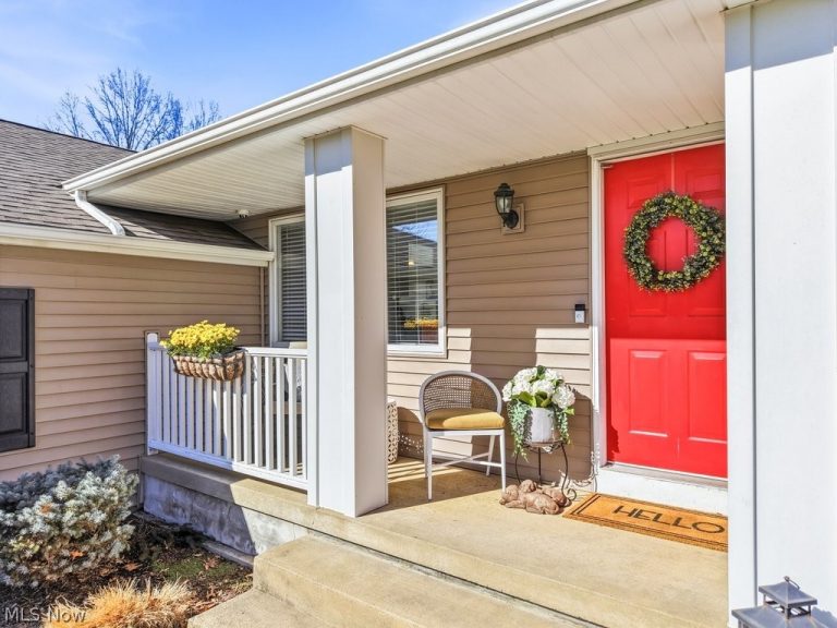 569 Atterbury Boulevard, Hudson, OH - Photo 3