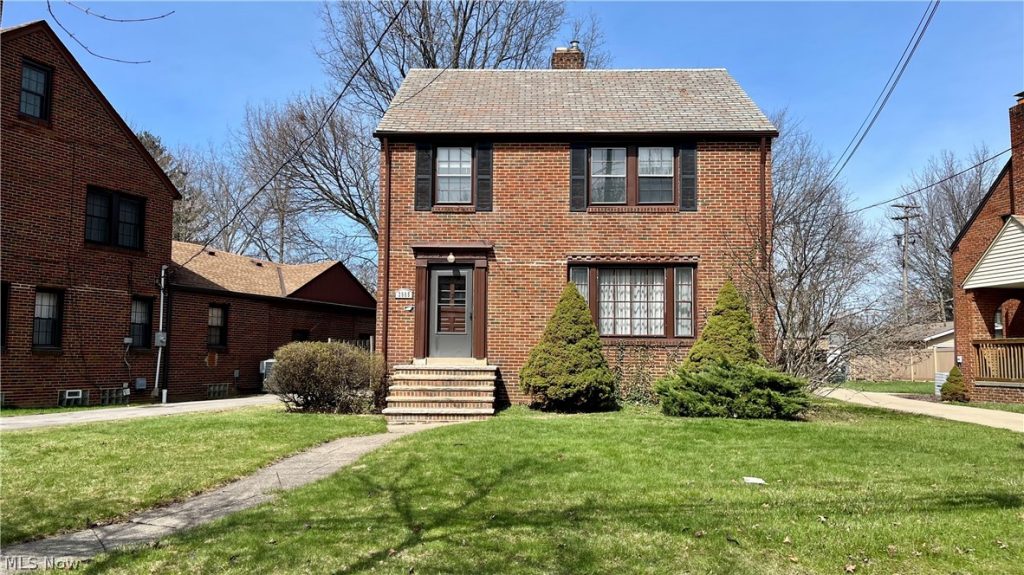 3965 Monticello Boulevard, Cleveland Heights, OH