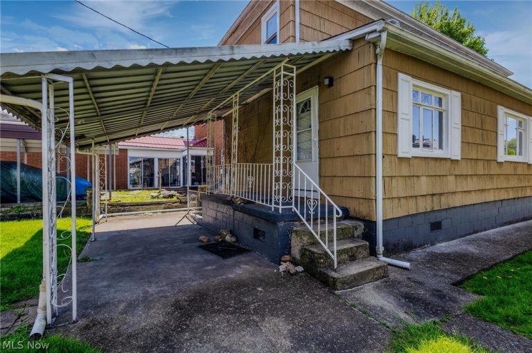 942 Virginia Avenue, Follansbee, WV - Photo 8