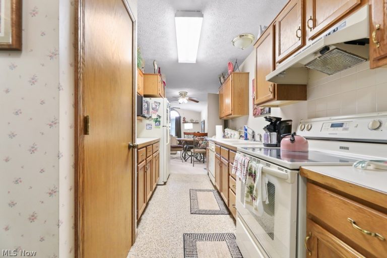 12714 Potomac Place, Uniontown, OH - Photo 6