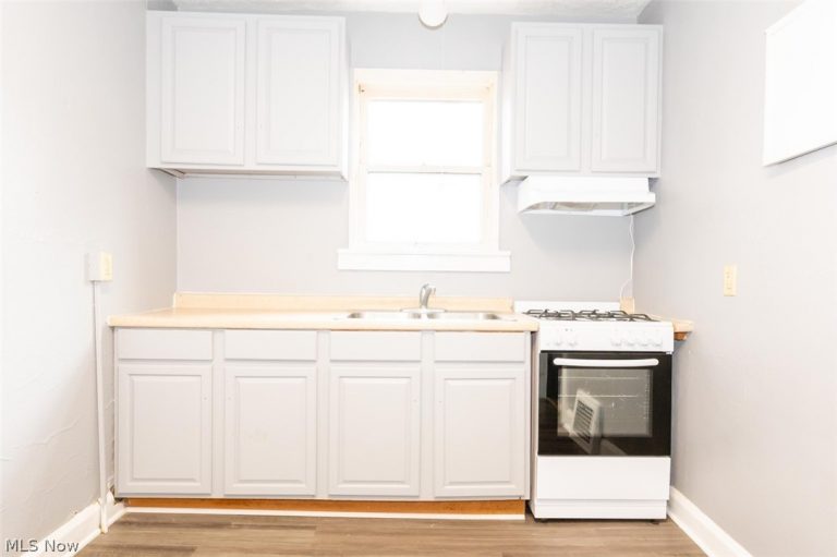 2241 Tuscarawas Street, Canton, OH - Photo 8