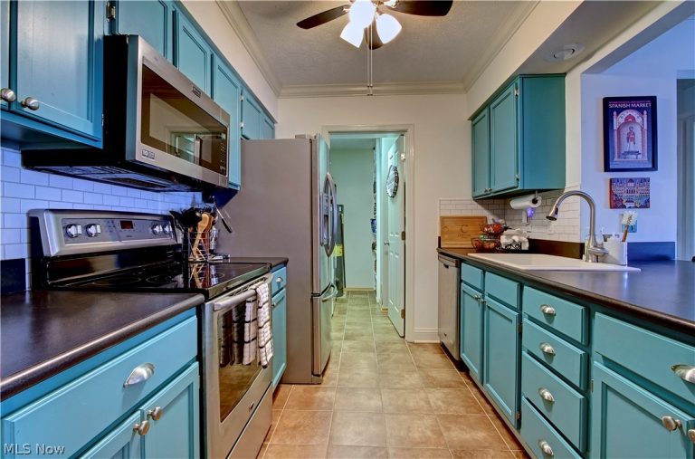 19510 Lorain Road #206, Fairview Park, OH - Photo 3