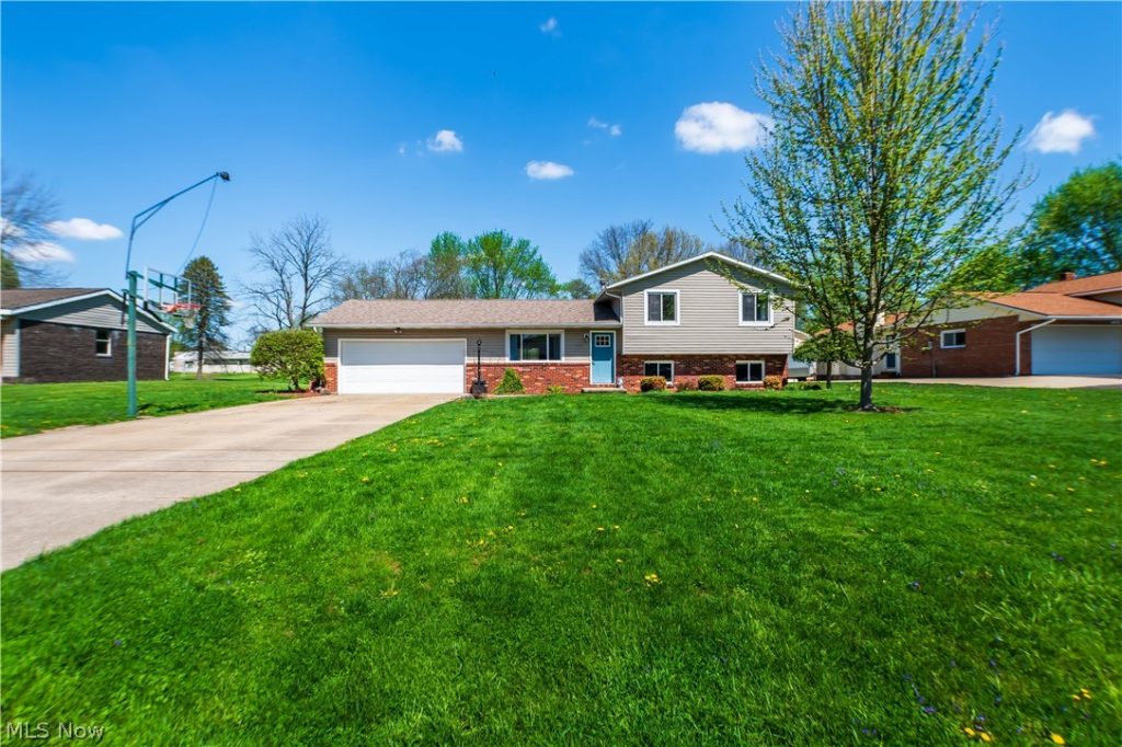 2375 Yorktown Street, Uniontown, OH
