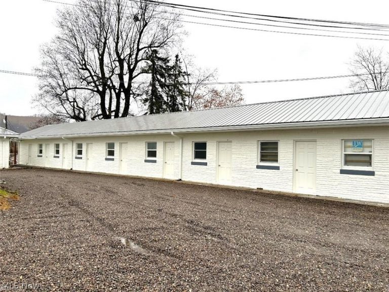 1120 Main Street #3, Follansbee, WV - Photo 2