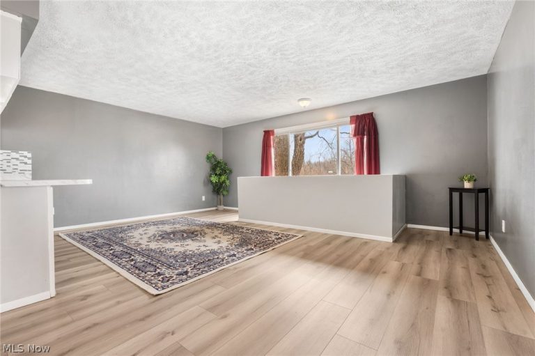 405 Baldwin Road, Akron, OH - Photo 8