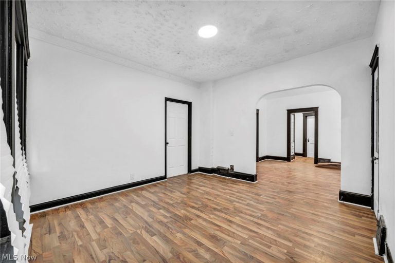 12001 Oakview Avenue #DOWN, Cleveland, OH - Photo 3