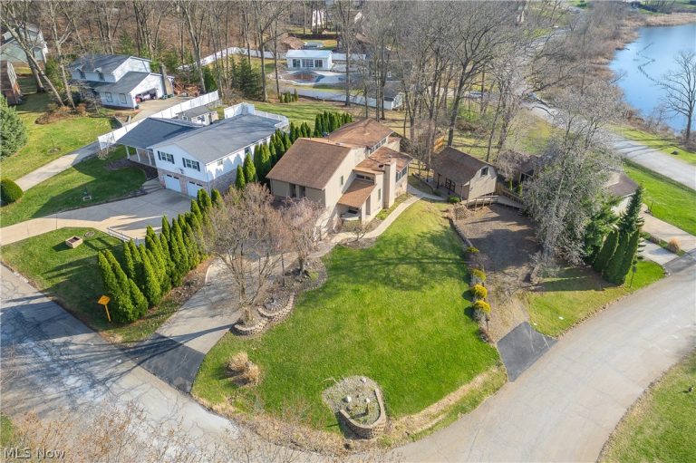 5124 Beachview Circle, Canton, OH - Photo 3