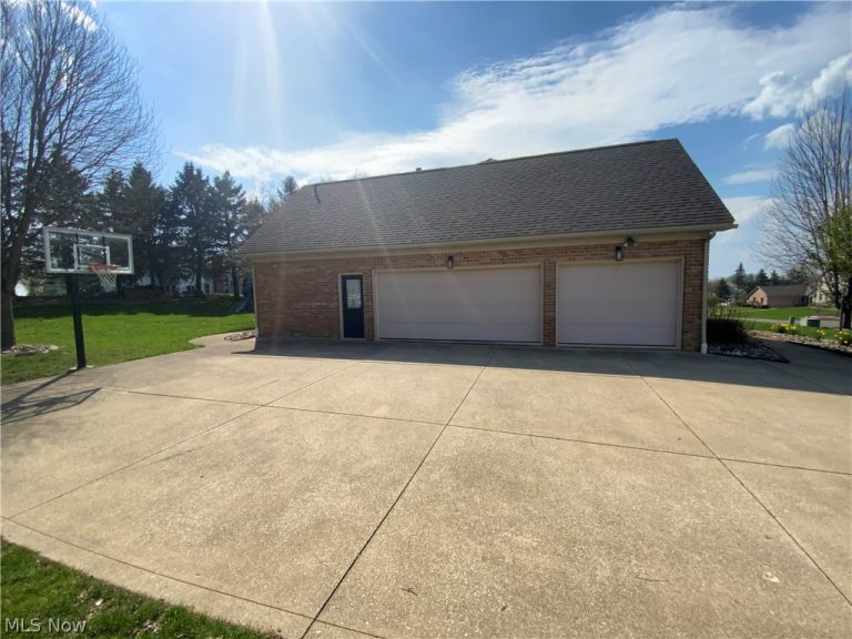 6922 Thornwood Street, Canton, OH - Photo 2