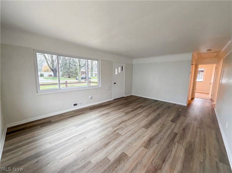 4506 Silverdale Road, North Olmsted, OH - Photo 3