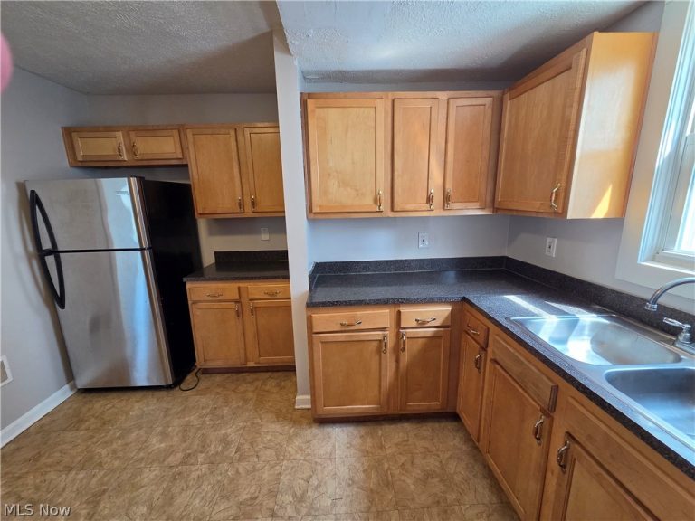 3757 Grosvenor Road, South Euclid, OH - Photo 8
