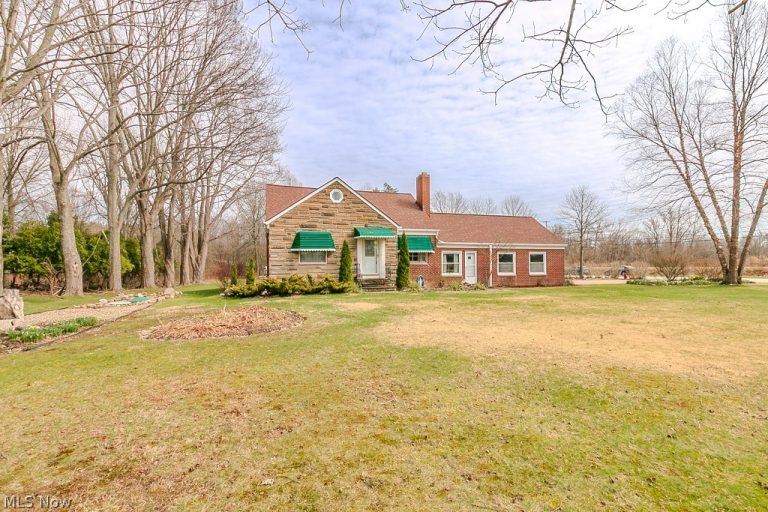 2695 River Road, Willoughby Hills, OH - Photo 2