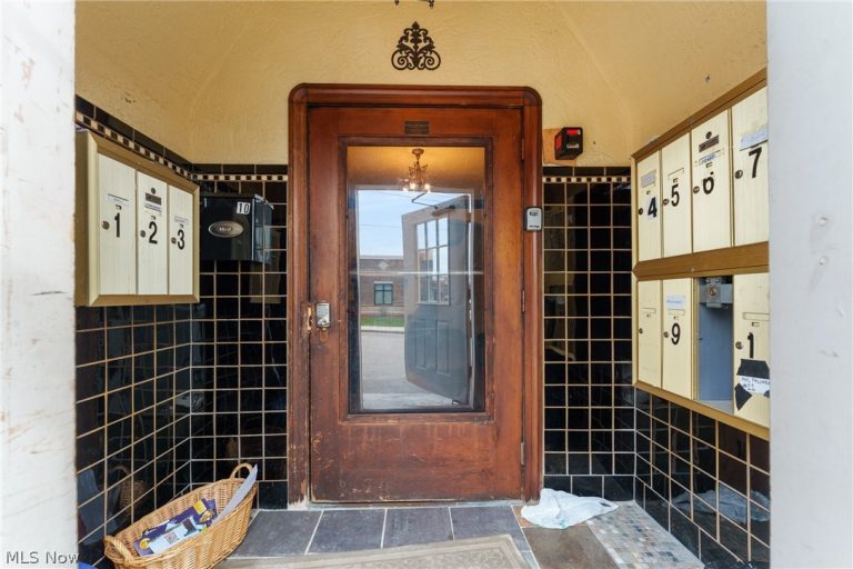 1419 Roycroft Avenue, Lakewood, OH - Photo 8