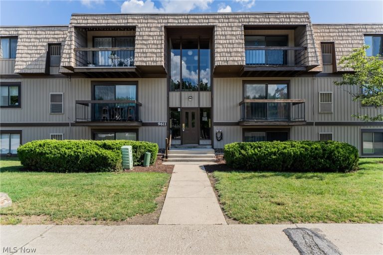 9611 Sunrise Boulevard #K2, North Royalton, OH - Photo 2
