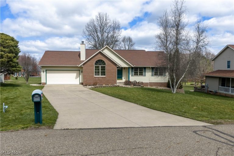 1389 Milburn Square, Bolivar, OH - Photo 3