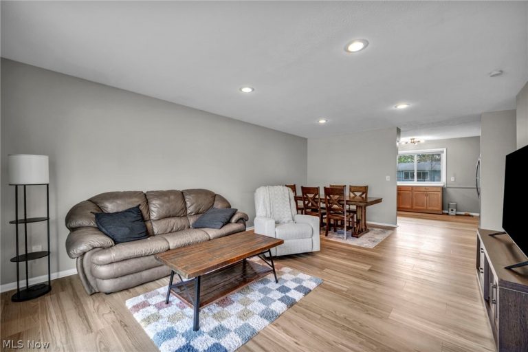 28523 Holly Drive, North Olmsted, OH - Photo 3