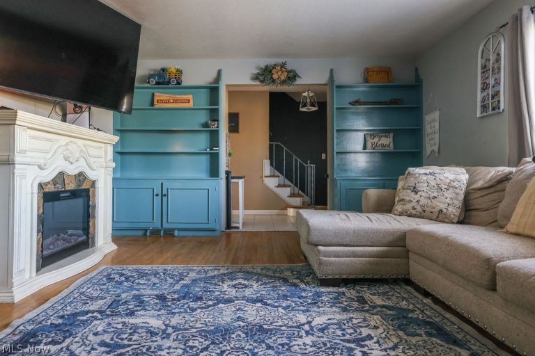 6787 Anthony Lane, Parma Heights, OH - Photo 8
