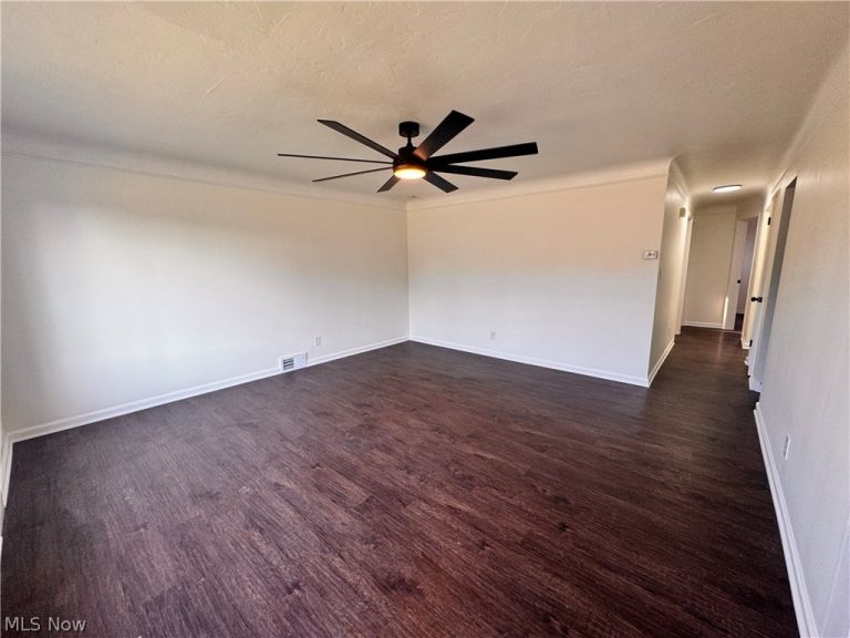 2907 Snow Road #up, Parma, OH - Photo 6