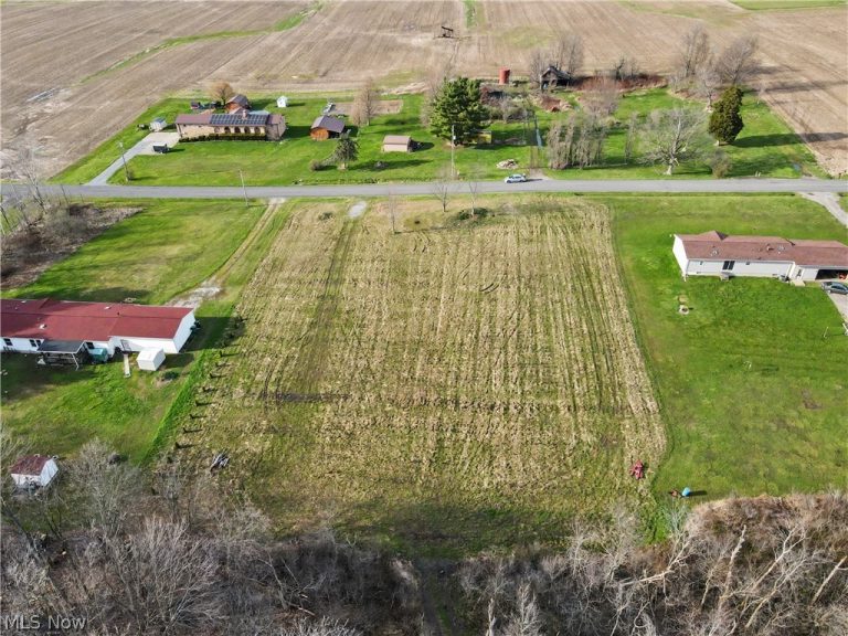 24865 Center Avenue, Alliance, OH - Photo 2