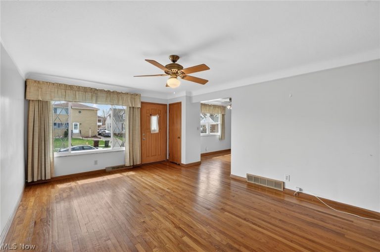 6010 Virginia Avenue, Parma, OH - Photo 4