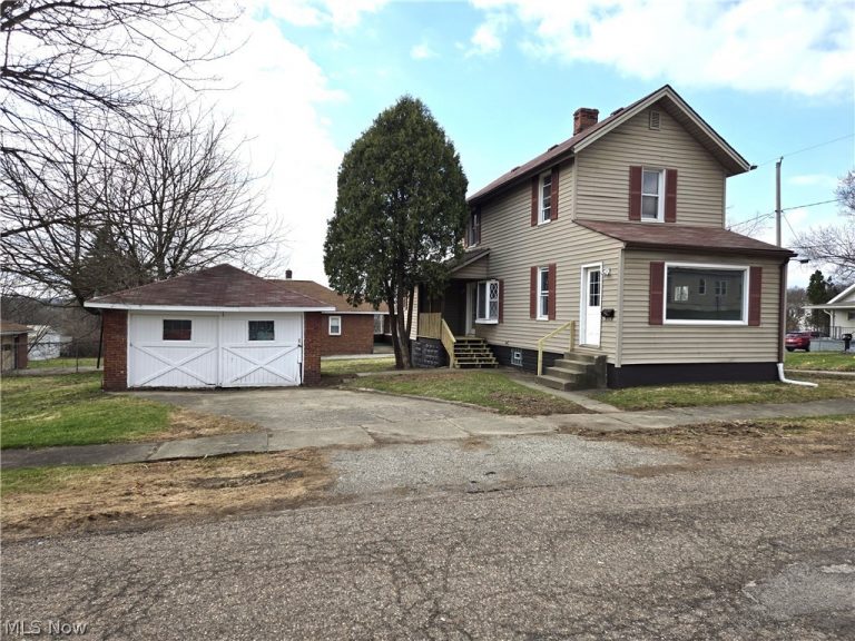 14 Lorain Avenue, Girard, OH - Photo 2