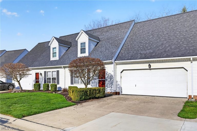 3400 Newport Cove #B-20, Willoughby, OH - Photo 2