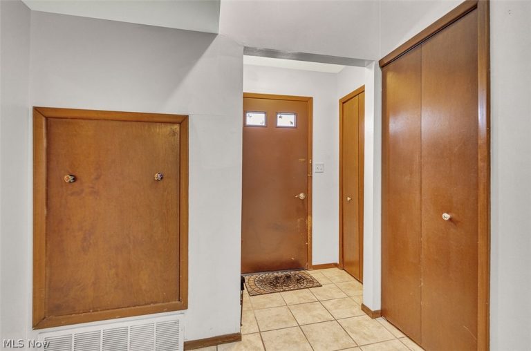 1689 Walnut Lane #5, Rocky River, OH - Photo 2