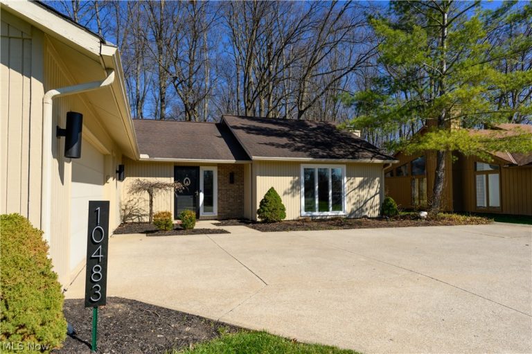 10483 Shale Brook Way, Strongsville, OH - Photo 3