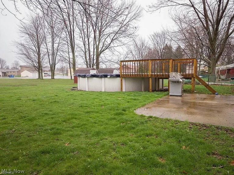 538 Stafford Drive, Elyria, OH - Photo 6