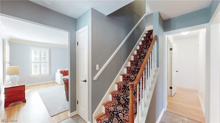145 Greenbrier Drive, Chagrin Falls, OH - Photo 4