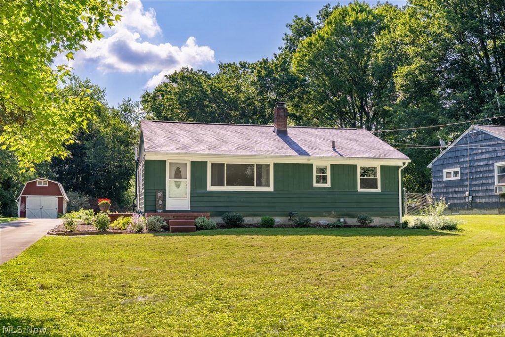 13526 Glenvale Avenue, Uniontown, OH