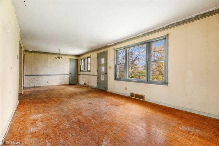 11829 Marlboro Avenue, Alliance, OH - Photo 6