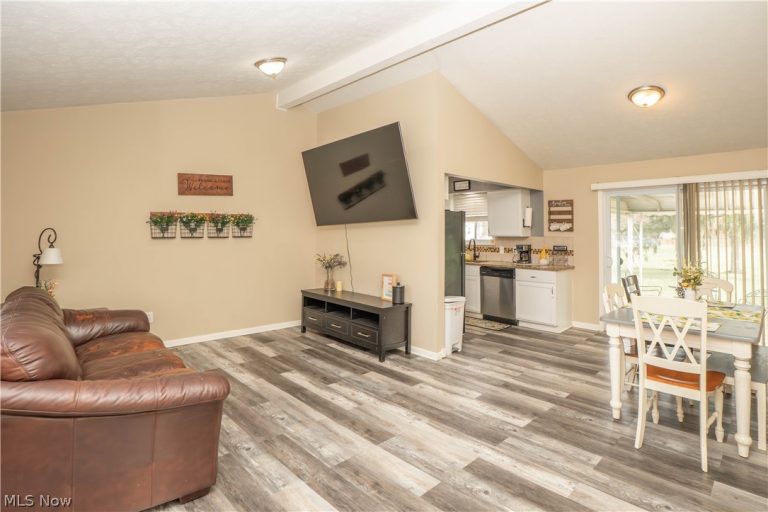 5619 Meadow Lane, Bedford, OH - Photo 6