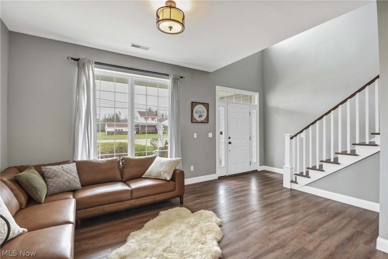 3606 Walter Road, North Olmsted, OH - Photo 2
