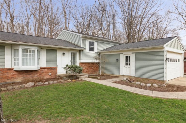 26772 Skyline Drive, Olmsted Twp, OH - Photo 3