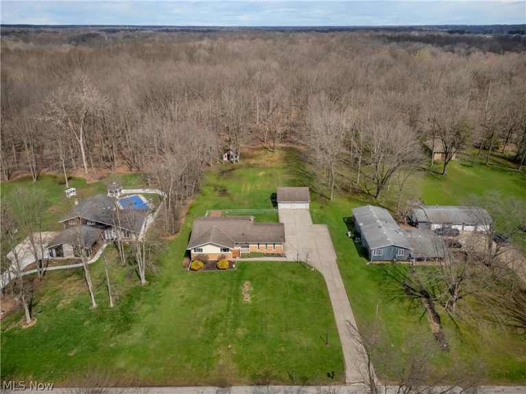 24292 Forestview Drive, Columbia Station, OH - Photo 3