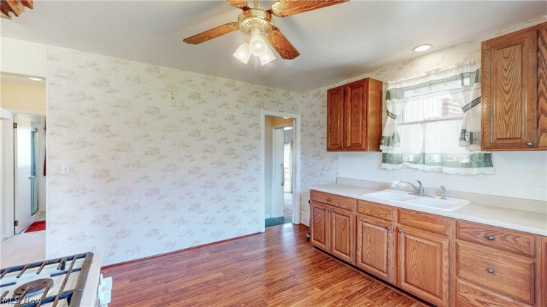 9298 York Road, North Royalton, OH - Photo 5