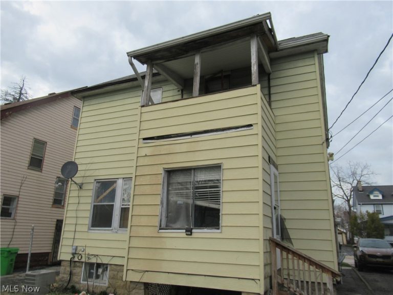 12704 Christine Avenue, Garfield Heights, OH - Photo 6