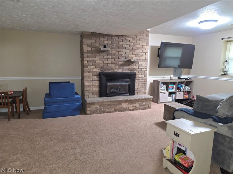 67 Suzanne Street, Washington, WV - Photo 4