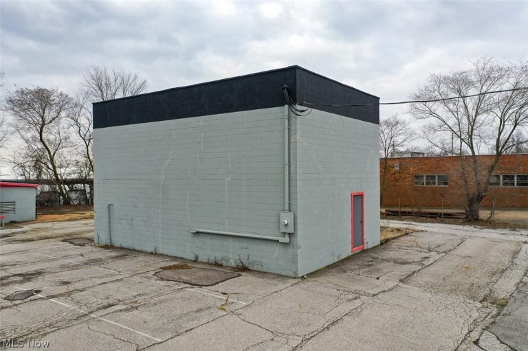 1050 and 1062 Triplett Boulevard, Akron, OH - Photo 3