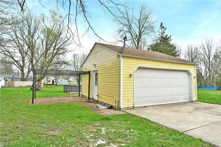 4890 Myrtle Avenue, Warren, OH - Photo 5
