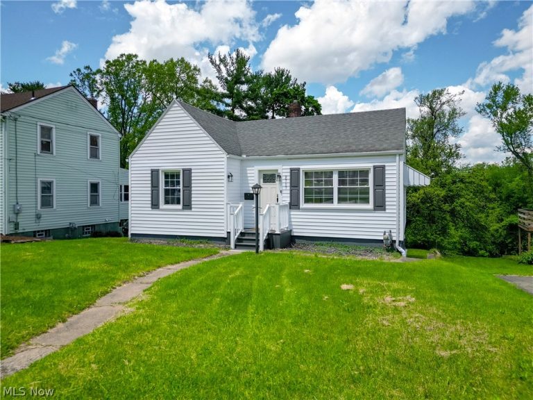 2717 Cleveland Avenue, Steubenville, OH - Photo 2